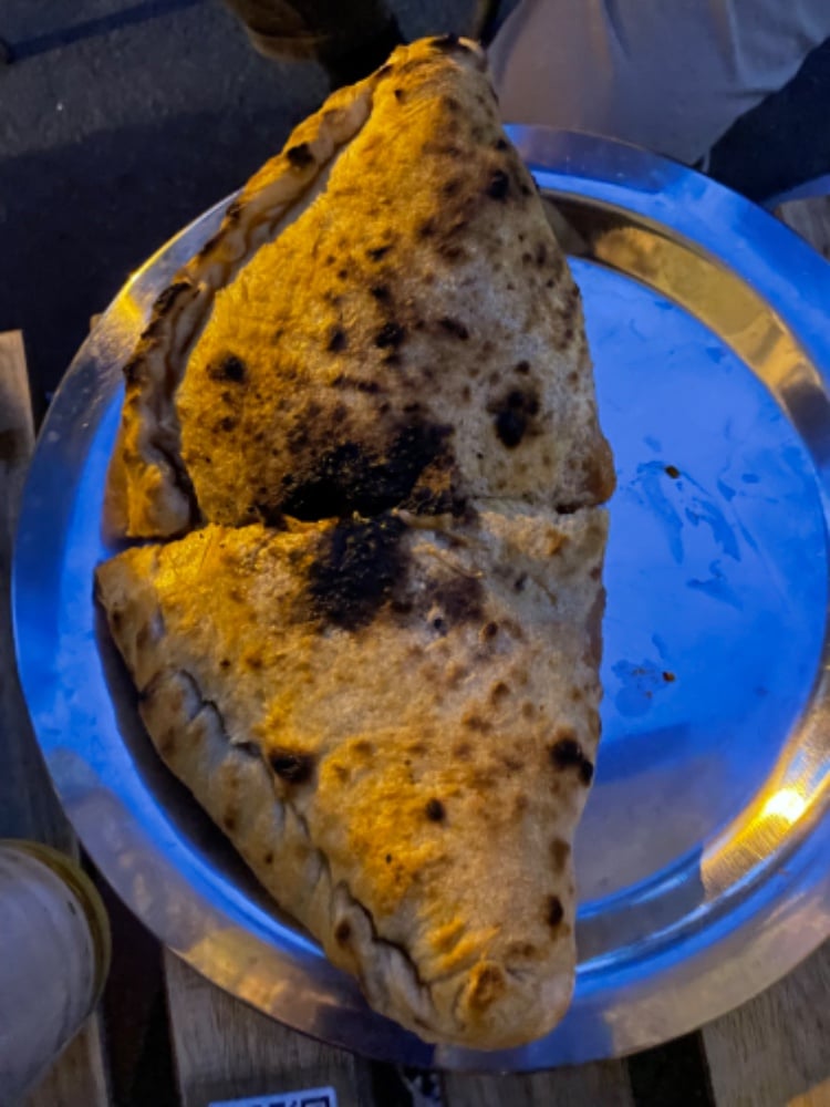 Кальцоне з мясом / Calzone with chilli