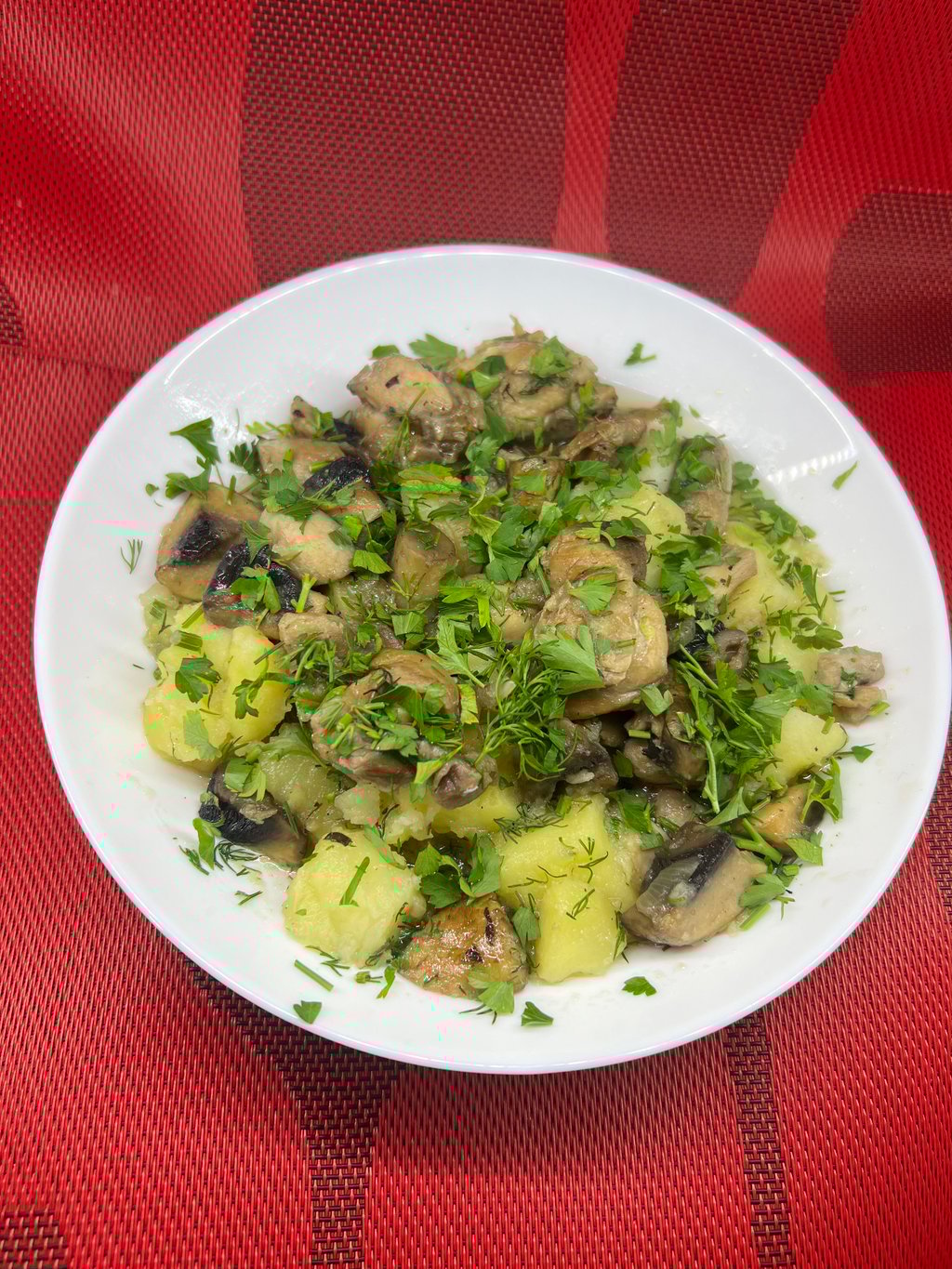 Картопля з мясом та грибами.