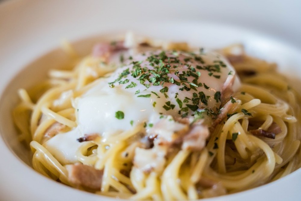 TAGLIATELLES À LA CARBONARA