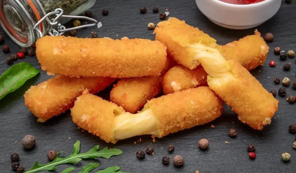 Сирні палички з моцарели та соусом (150г)