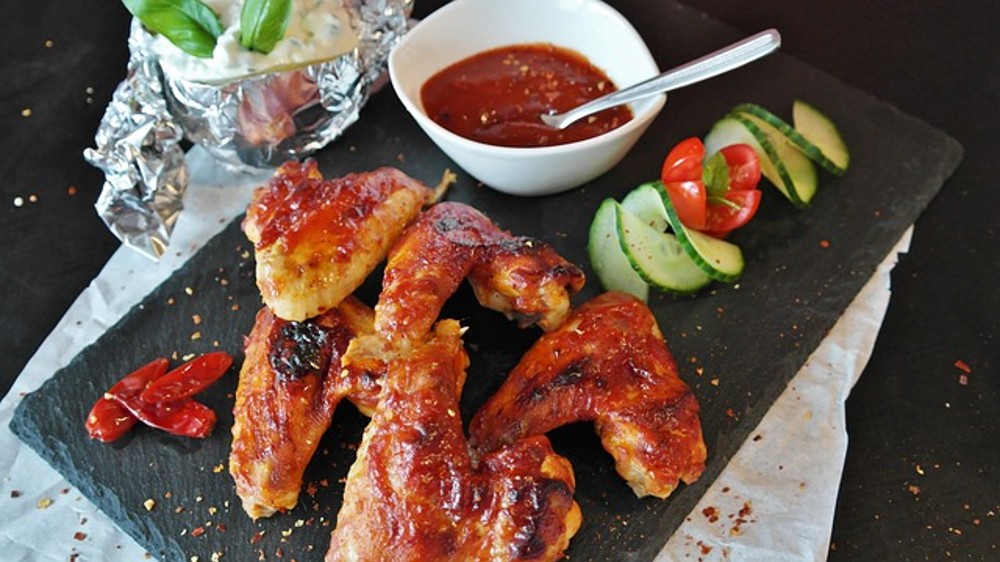 BARBECUE CHICKEN WINGS