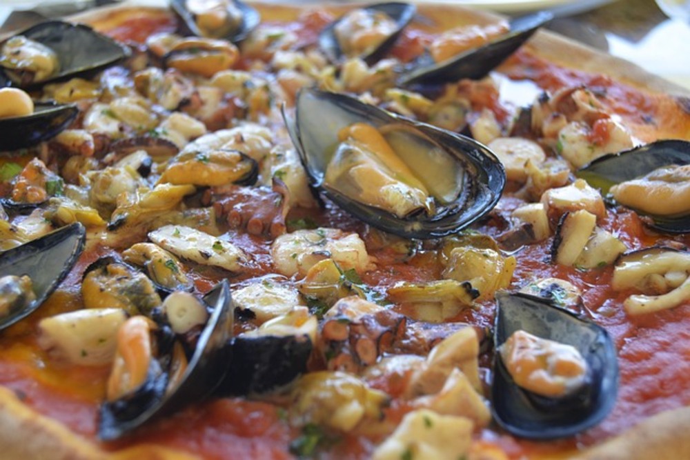 SEAFOOD PIZZA