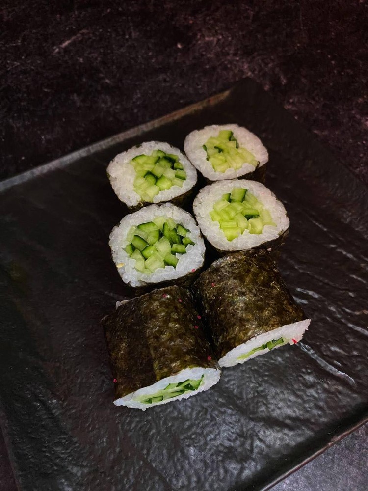 Макі огірок