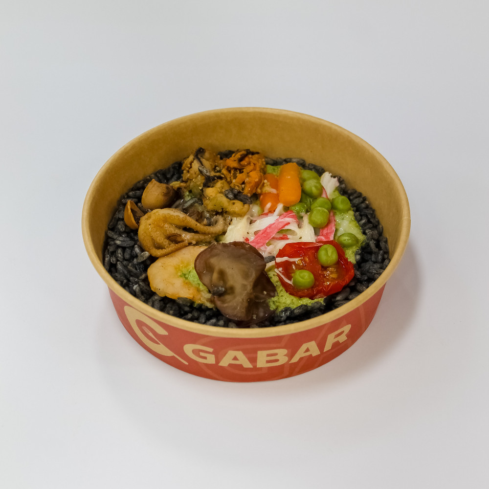 Морепродукти, рис з чорнилом каракатиці та шпинатним соусом, 250г