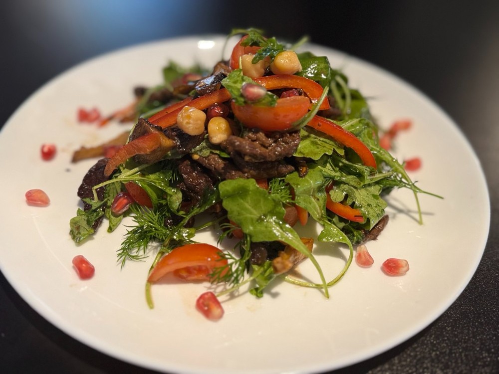 Теплий салат з телятиною