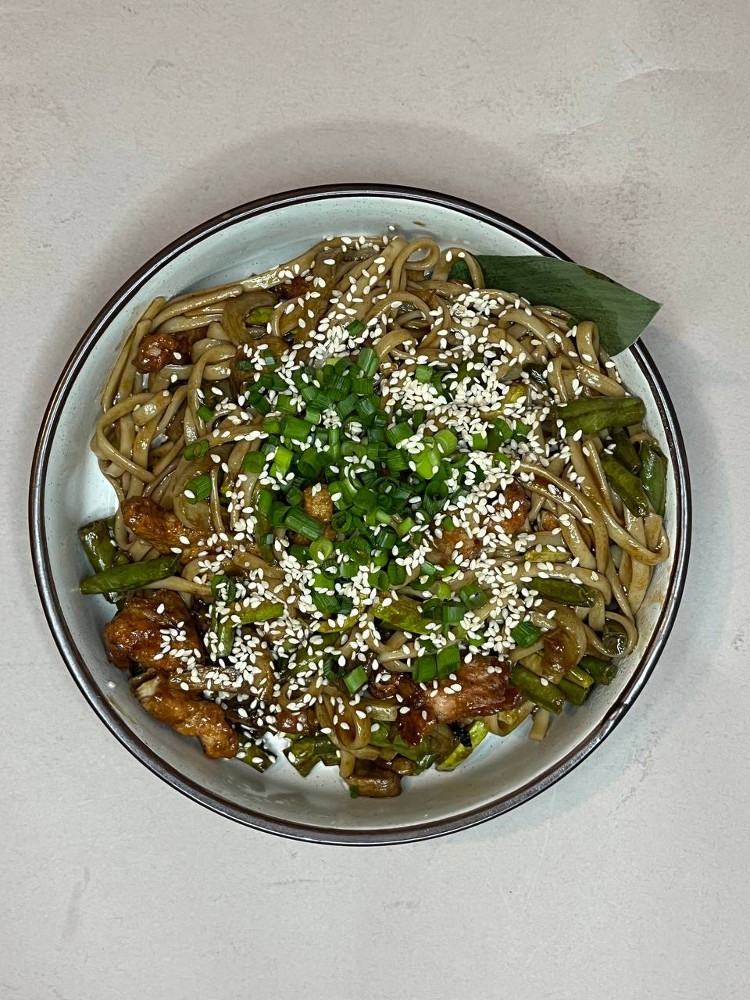 Локшина удон з курочкою та овочами