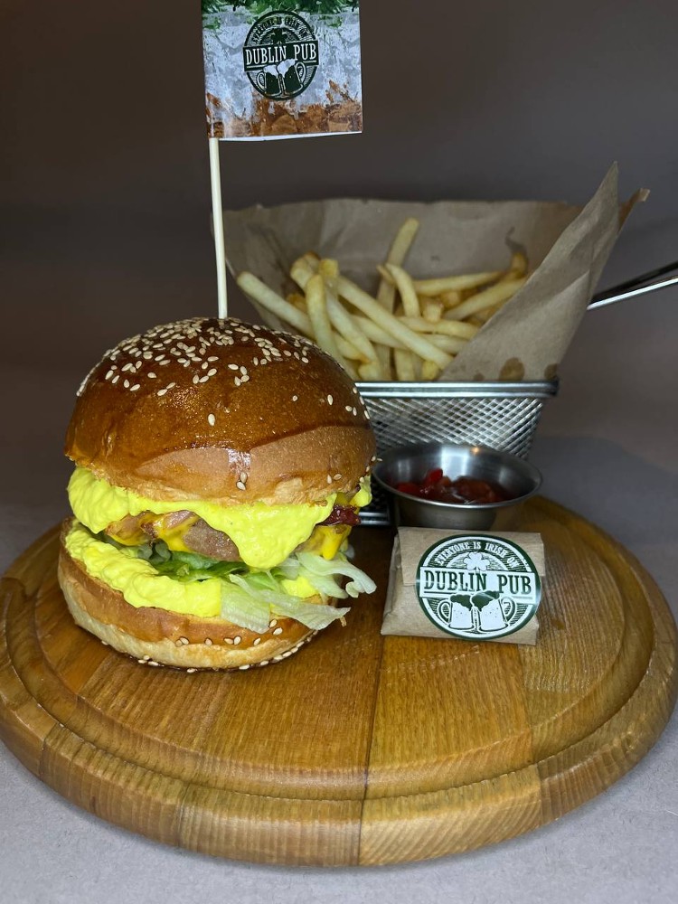 Cheeseburger зі свининою та беконом