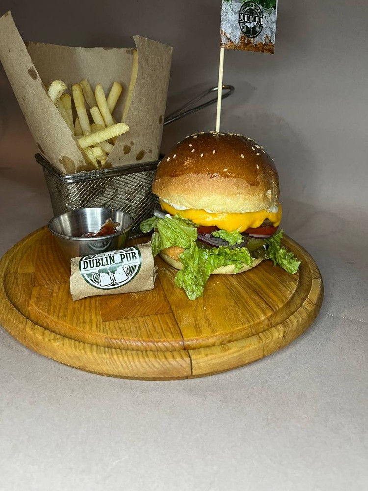 Dublinburger з телятиною та сиром чеддер
