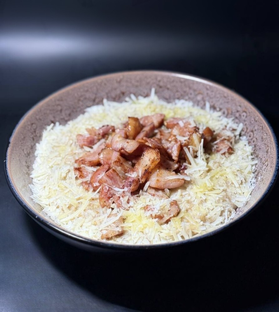 Вівсянка з беконом, пармезаном і трюфельною олією (персонал)