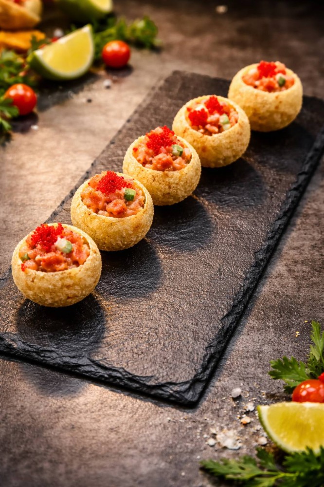 Пані пурі лосось-спайсі