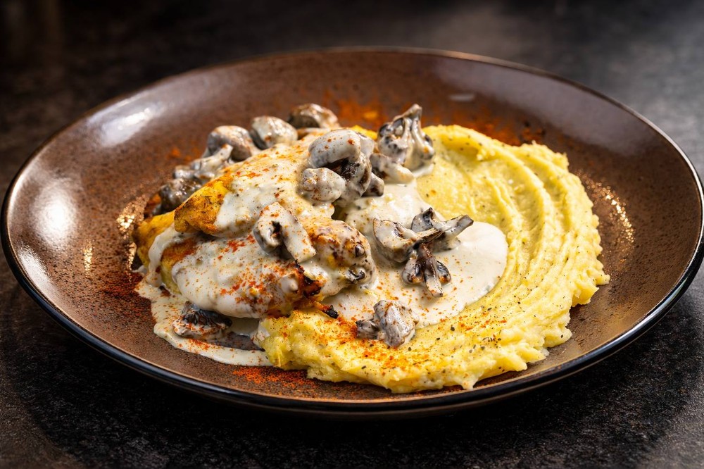 Курячий стейк з трюфельним пюре