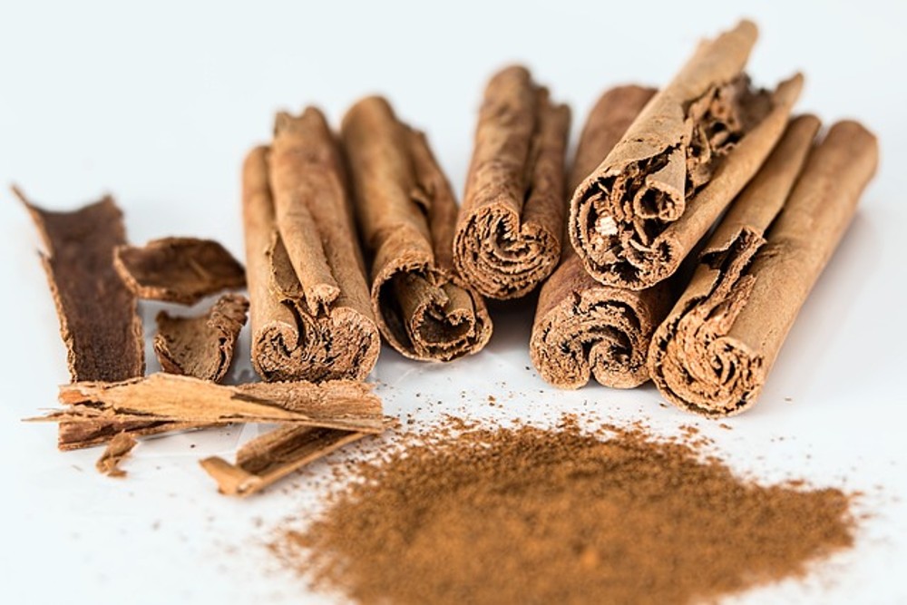 M - Canela