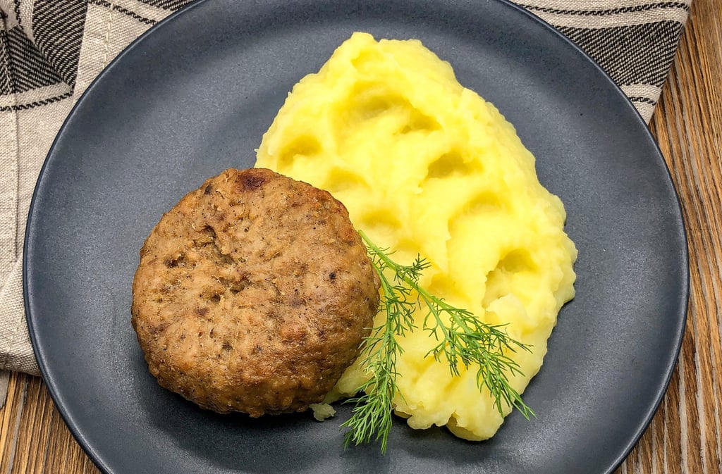 Картопелька пюре з котлетою або відбивною з курячого філе