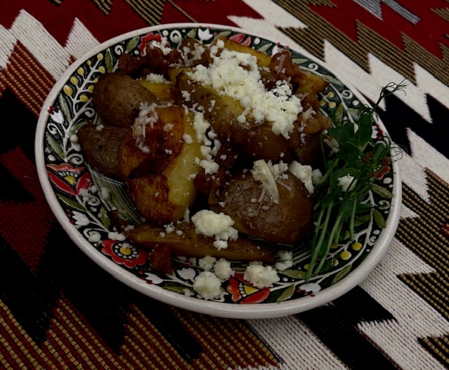Картопля по - гуцульськи з бринзою та шкварками(200г)
