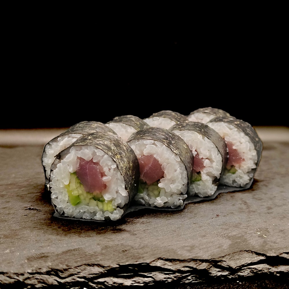 Futomaki with tuna