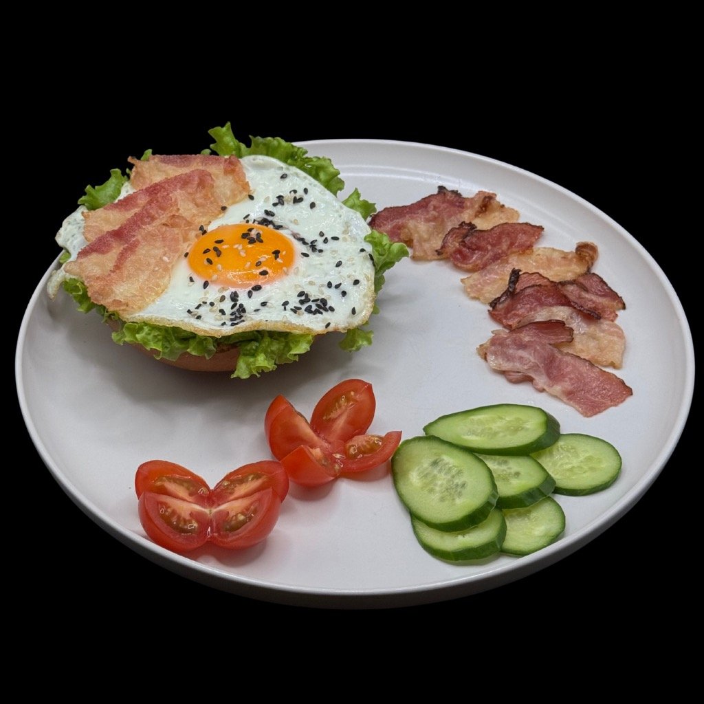 Сніданок яйце з беконом