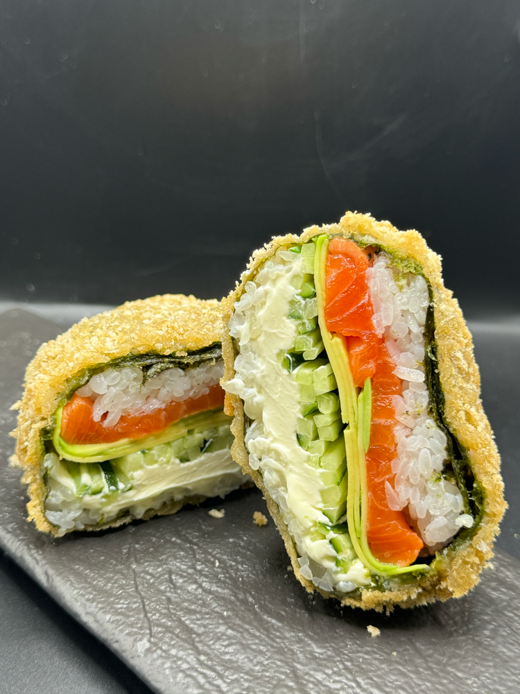 Суші - бургер з лососем