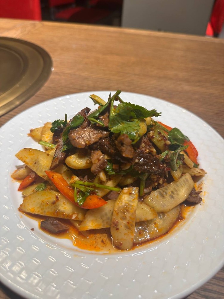 132. Салат з яловичини та огірка  / 黄瓜拌牛肉 / Salad with beef and cucumber 