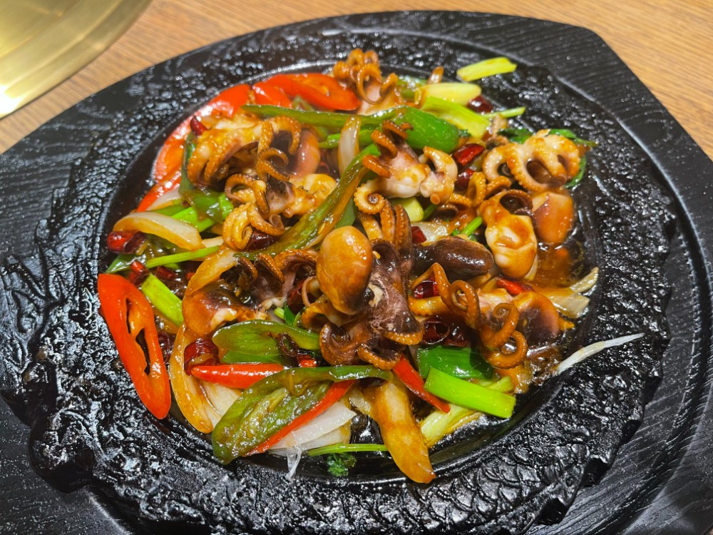 141. Восьминіжки на сковорідці🌶🌶/ 铁板八爪鱼 / Hot plate Baby octopus