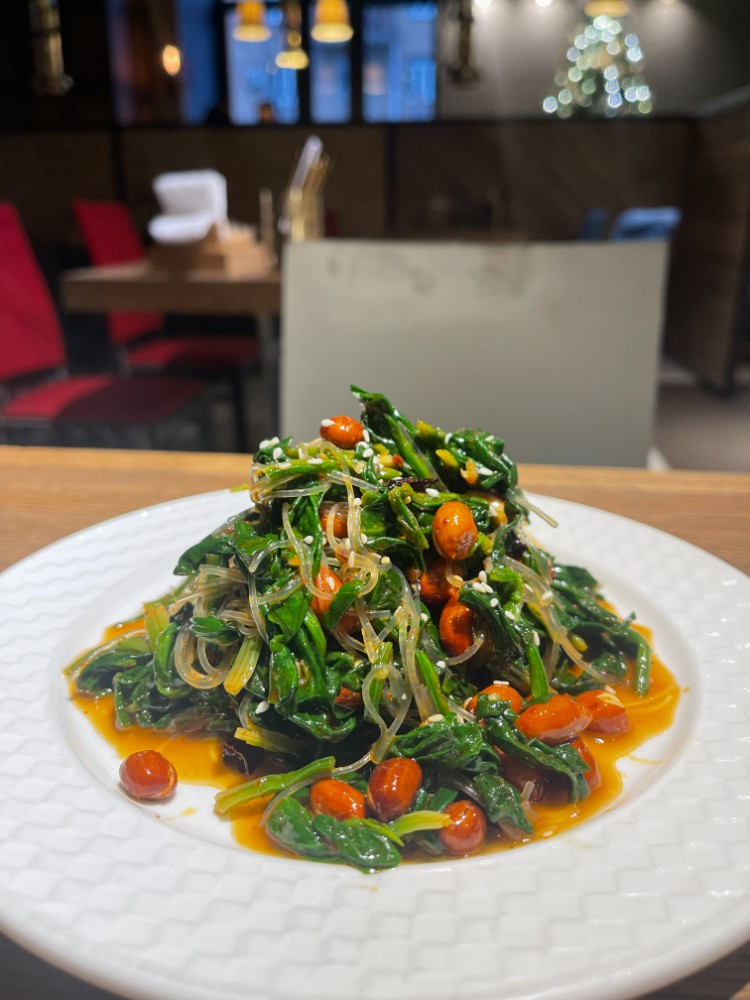 124. Салат зі шпинатом та горішками / 凉拌菠菜粉丝花生米 / Salas with spinach and rice noodles