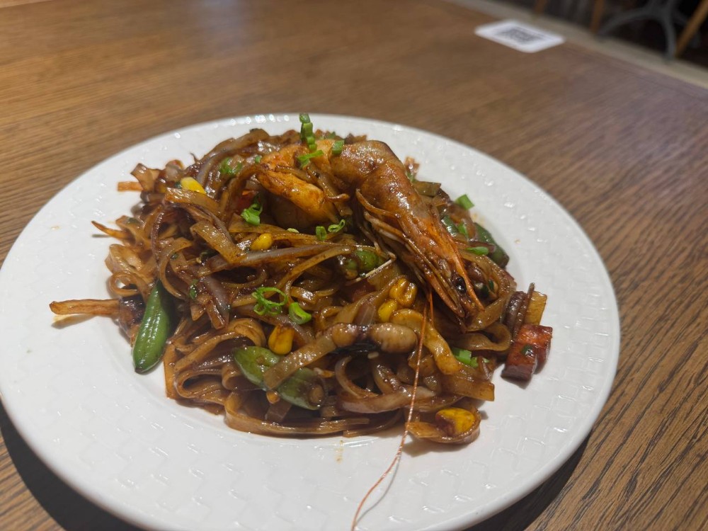 134. Рисова локшина з морепродуктами / 海鲜炒米粉 / Rice noodles with seafoods