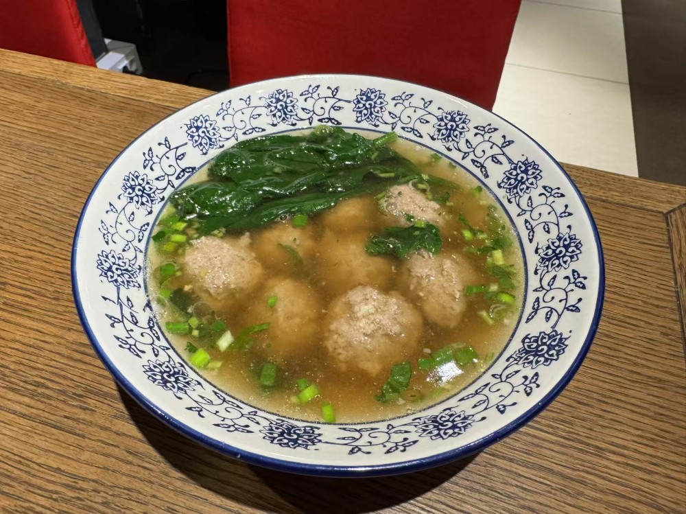 46. Суп з мітболами з телятини та скляною локшиною/ 牛肉丸粉丝菠菜汤 / Meatball soup with veal