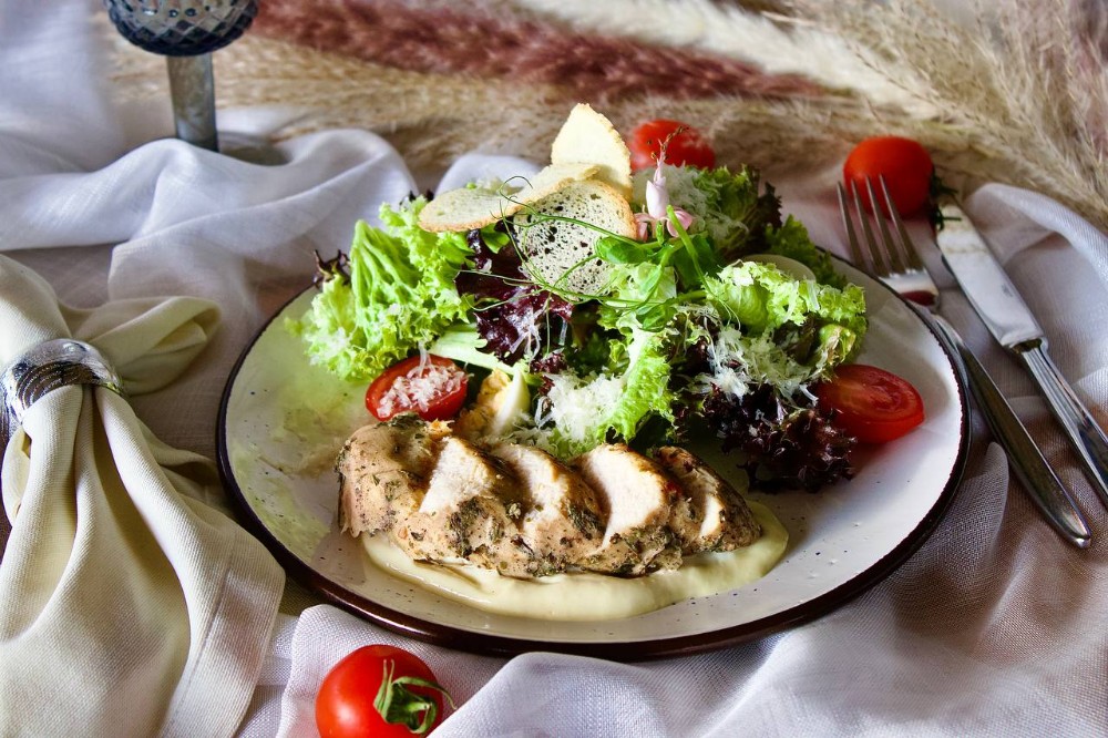 Салат Цезар з куркою