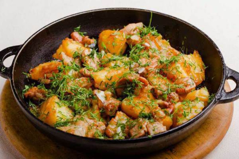 Пательня з куркою та овочами  банкет