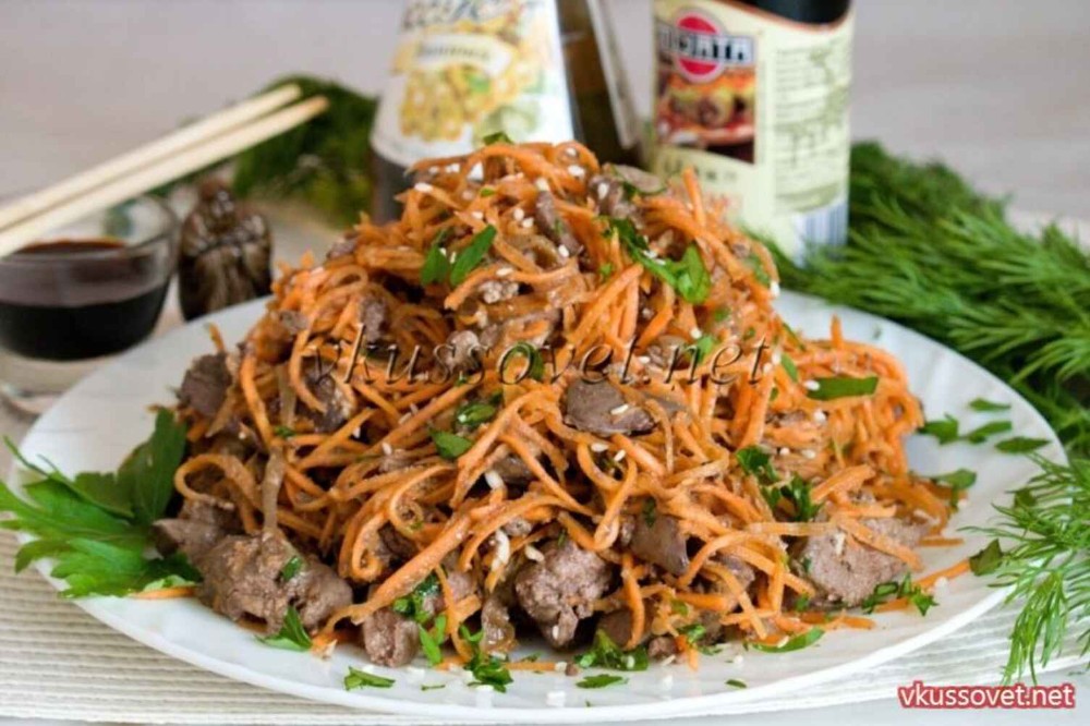 Салат з курячою печінкою та грибами (банкет)