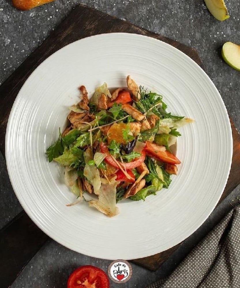 Miks toyuq salatı