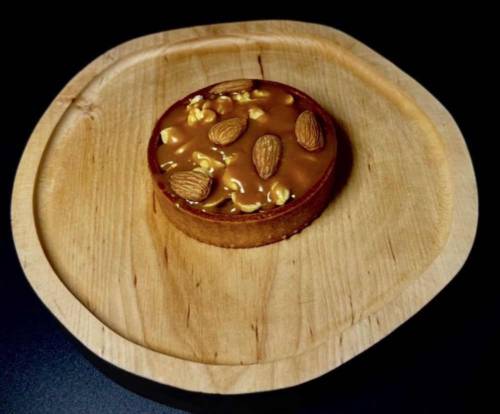 Карамельний тарт з горіхами