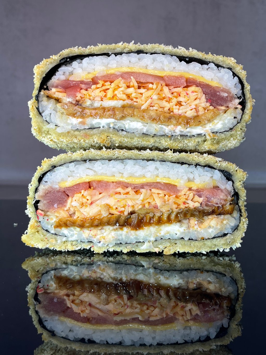 Бургер з вугрем  та тунцем