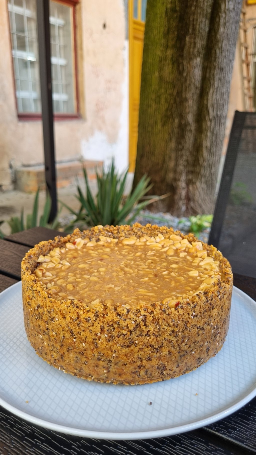 Чизкейк з карамеллю та арахісом