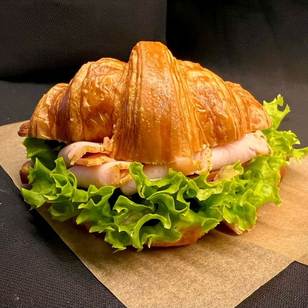 Круассан с копченной индейкой и сыром гауда|Croissant with smoked turkey and gouda cheese