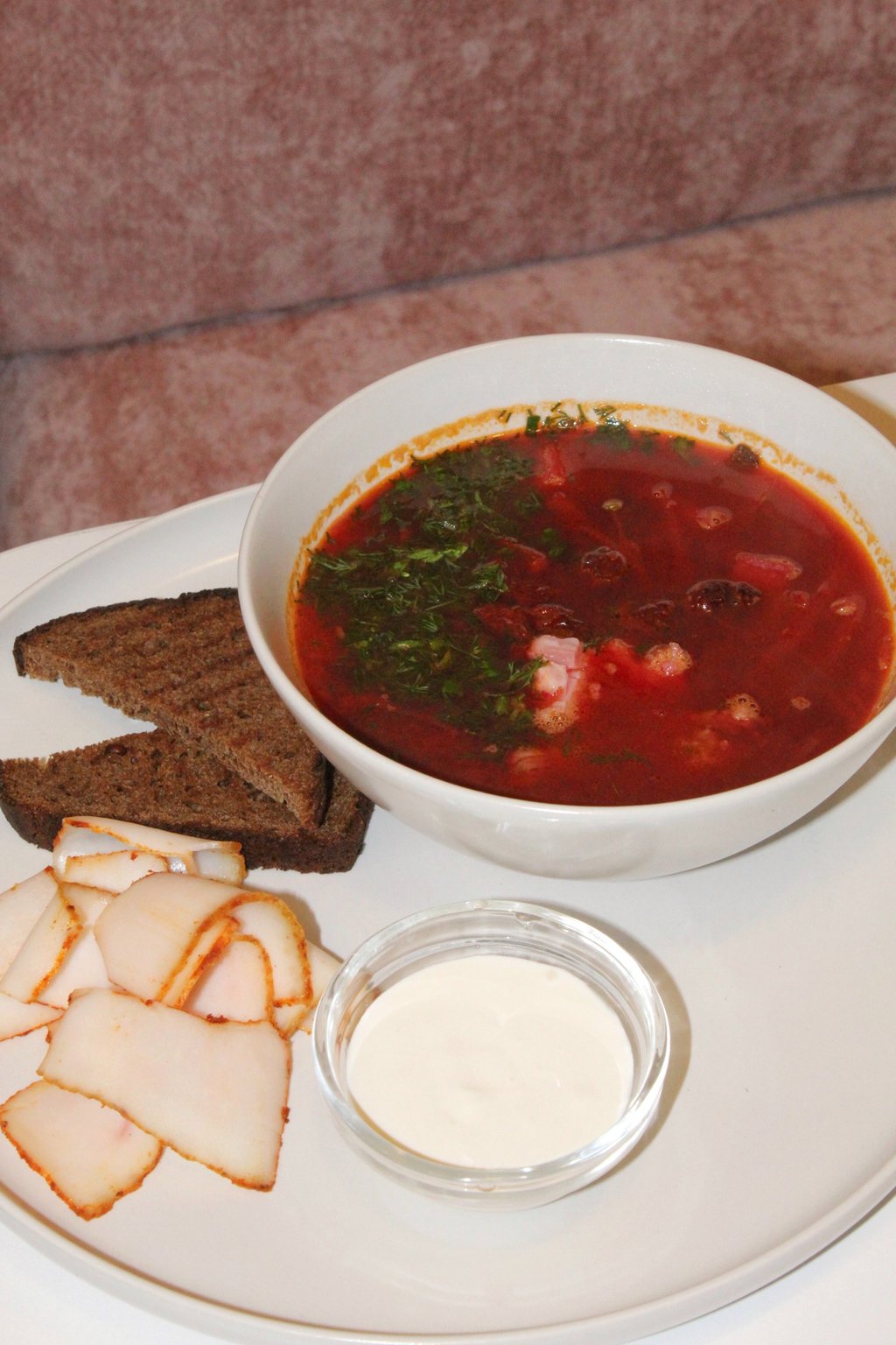 Борщ з копченими вишнями
