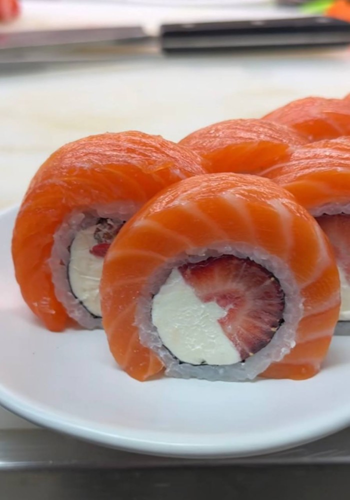 Рол Strawberry з лососем 260г