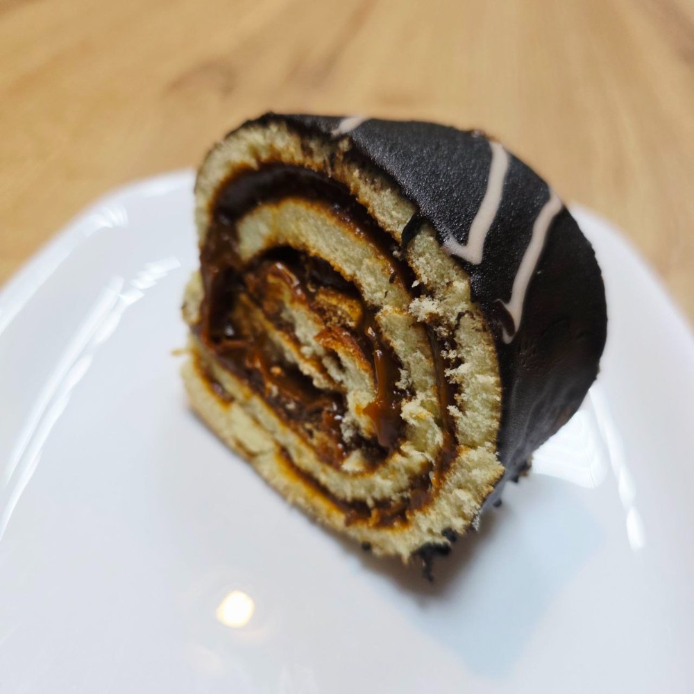 Рулет зі згущеним молоком