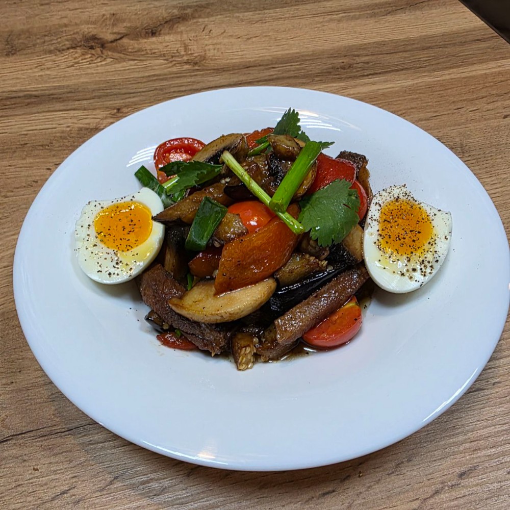 Wok салат з язиком яловичим