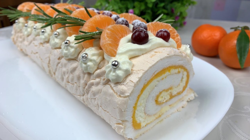 Меренговий рулет Манго-Макаруйя