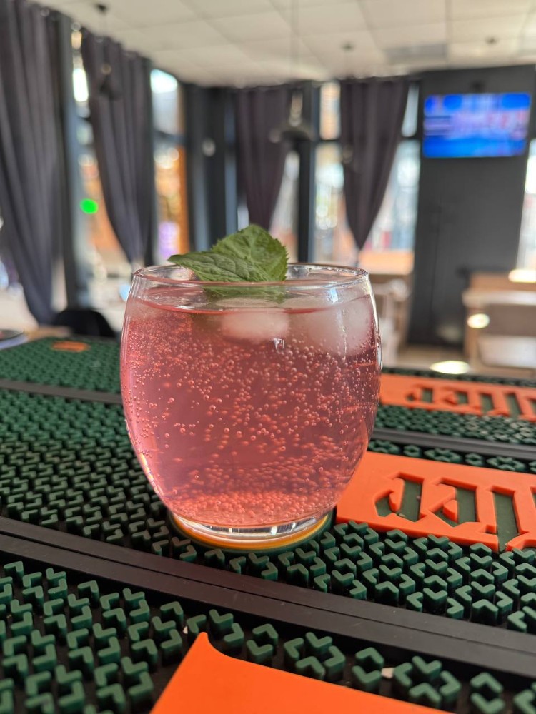 Strawberry Lemon Fizz