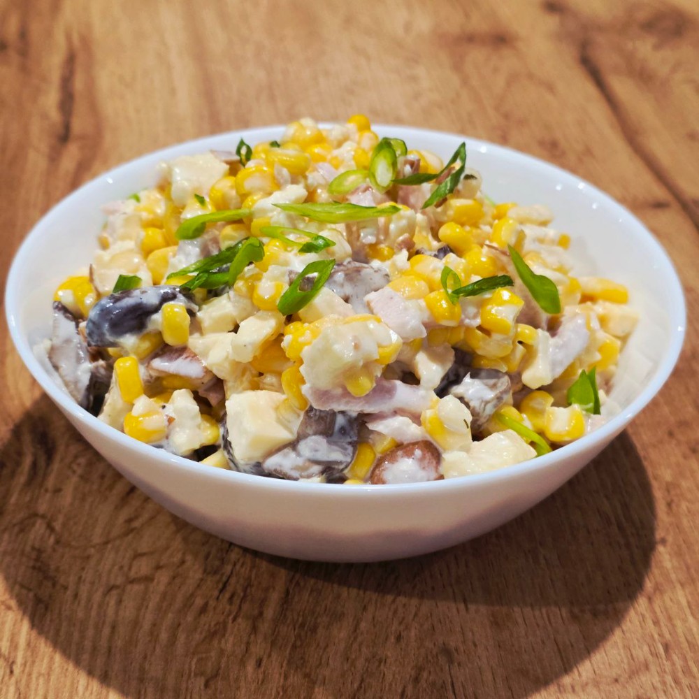 Салат з печерицями, копченою куркою та кукурудзою 500г