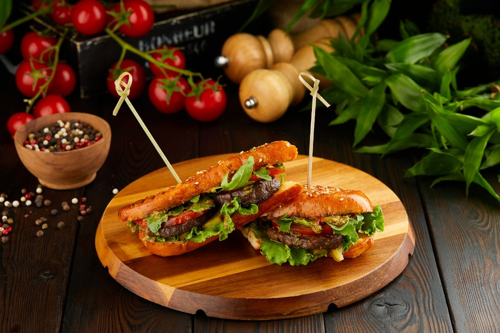 Сендвич с розбифом и рукколой 