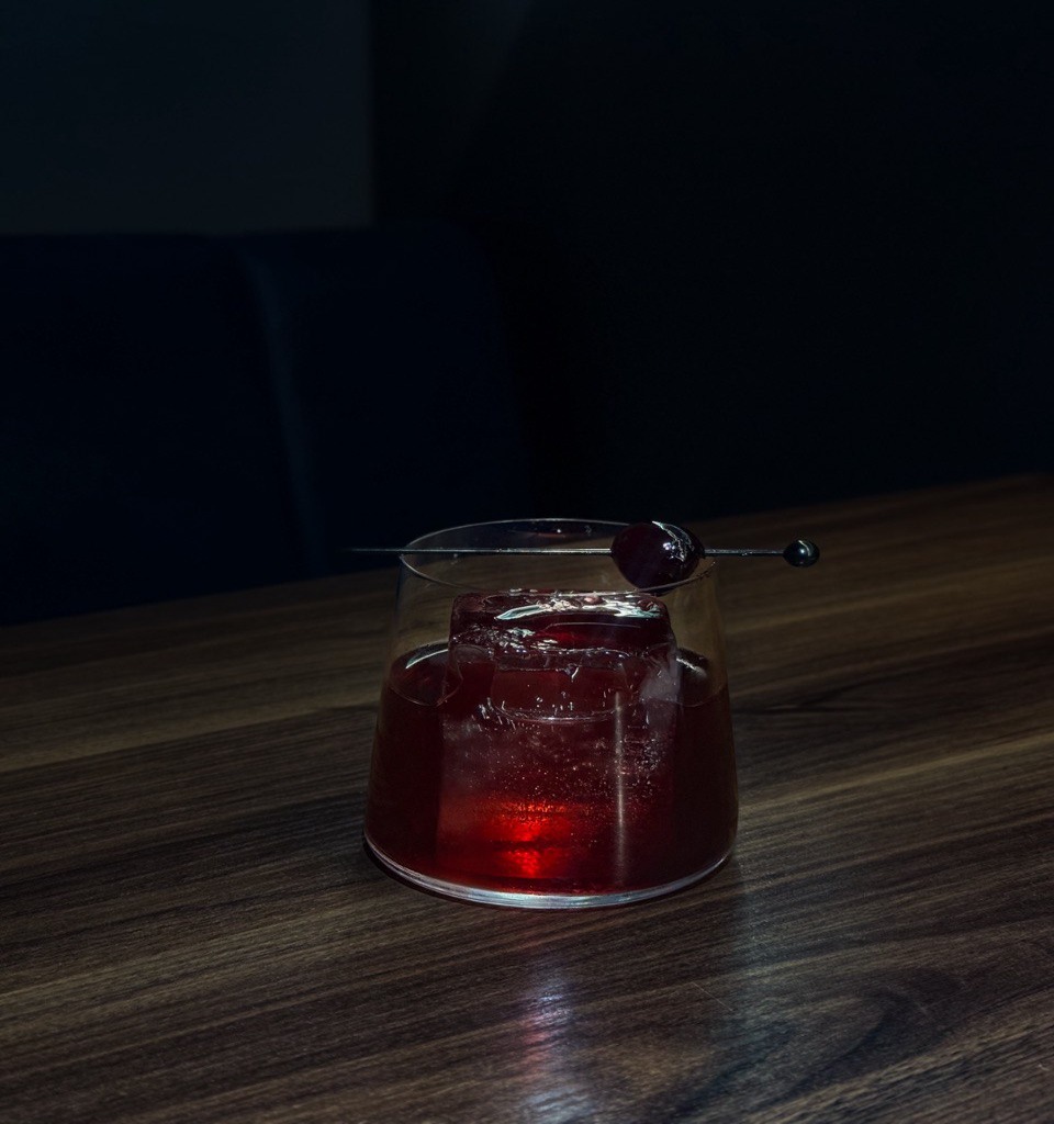 Коктейль Cherry Boulevardier 