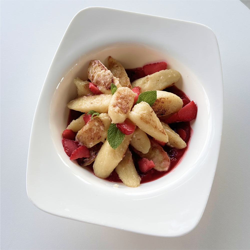 Манники з Полуничним кулі