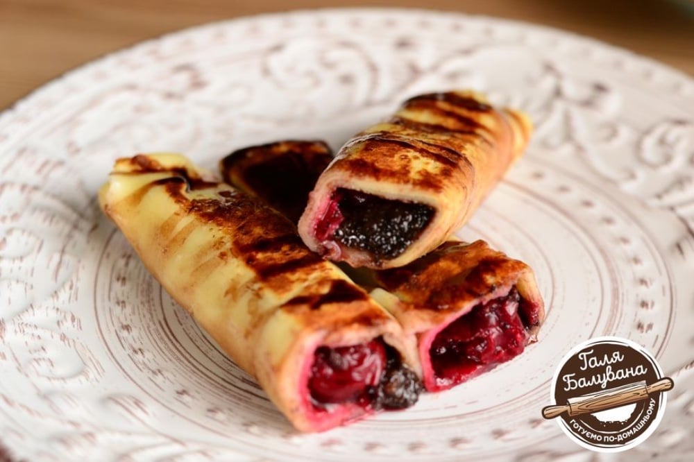 Млинці з маком та вишнею