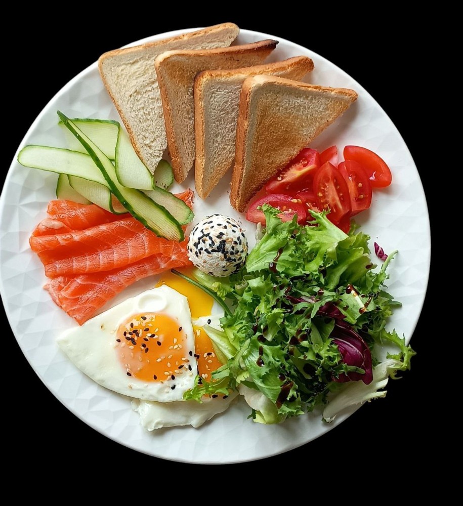 сніданок з лососем