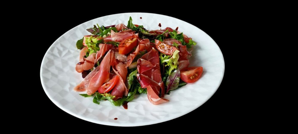 Салат з прошуто