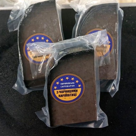 Європейська сироварня СИР твердий З ЧОРНИЛАМИ КАРАКАТИЦІ (Хр)