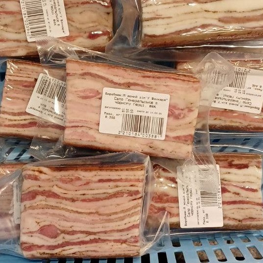 У Шинкаря М'ясний дім Сало Генеральське в чорному перці вак (Бєлян)