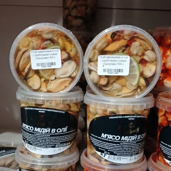 Мідії мариновані в олії з грибочками стакан (Лазорчик) 500 г
